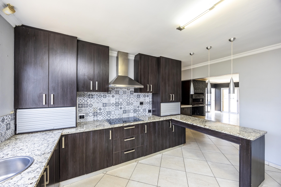 4 Bedroom Property for Sale in Sunrise On Sea Eastern Cape